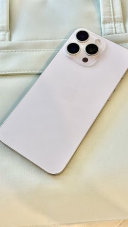 iPhone 15 Pro Max 256GB – White Titanium – Like New