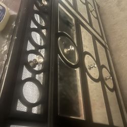 Dresser With Mirror