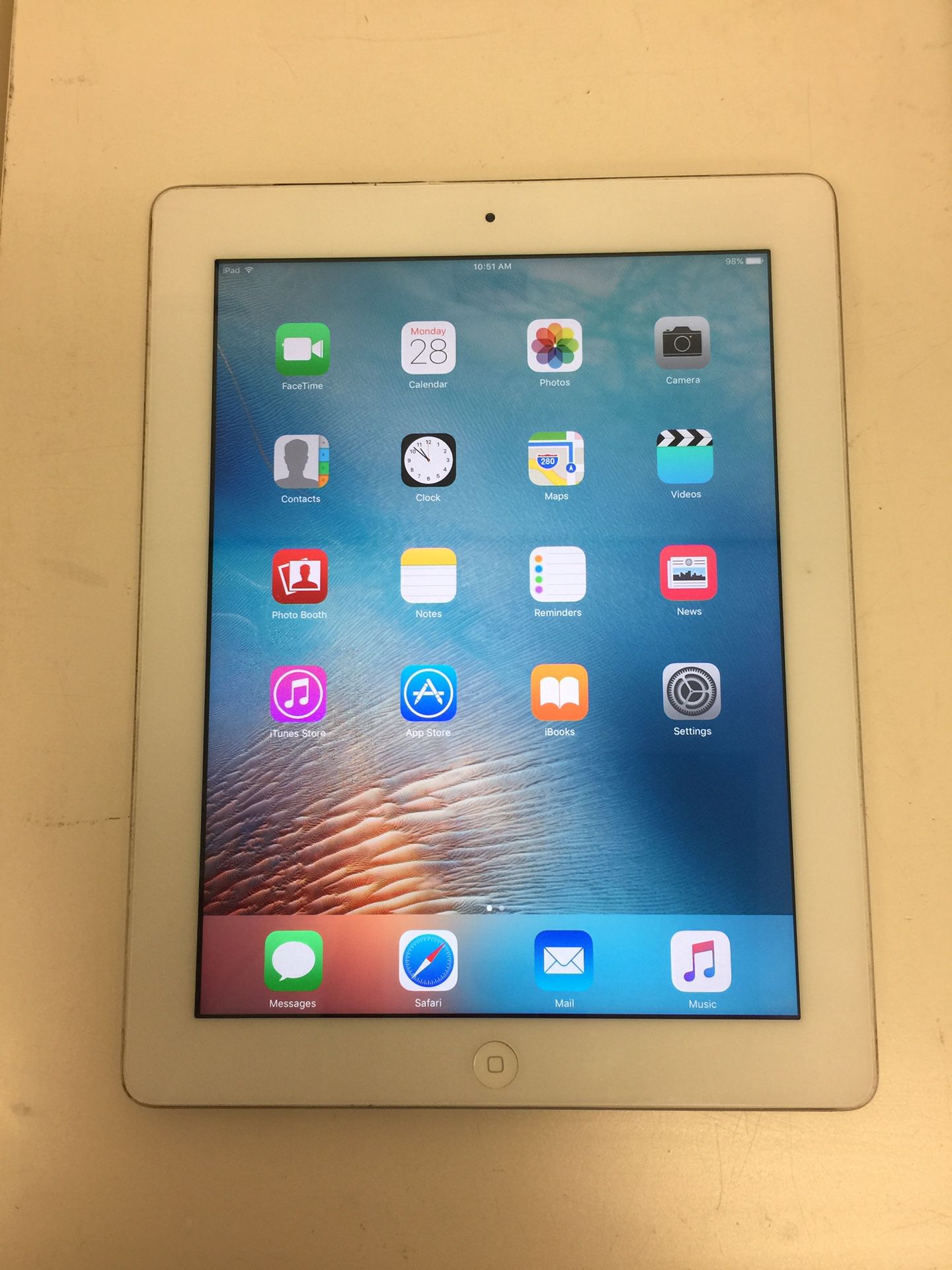 Apple ipad 2nd gen wifi 16gb unlock with charger