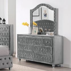 Includes: One (1) Dresser and One (1) Mirror
Style: Glam
Finish: Gray
Materials: Velvet-like Fabric, Solid Wood
