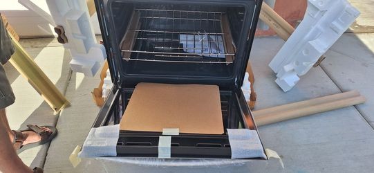 Whirlpool electric built in oven  New"