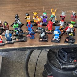 Various World Mini Figures 