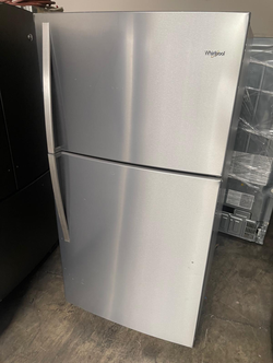 Whirlpool Top Freezer Fridge – Stainless, Ice Maker, Clean