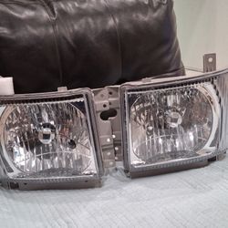 ISUZU  NPR  TRUCK  HEADLIGHTS 