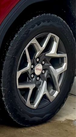 20” GMC Sierra OEM wheels and tires