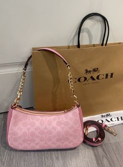 Coach Signature Shoulder Bag in Pink