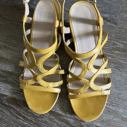 Mootsie Tootsie Yellow Sandals Sz 9