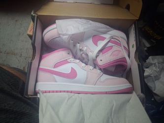 Never out of box Jordan 1s MID (ps) girls size 1