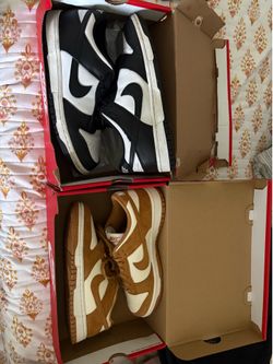 2 pairs of dunks send me offers