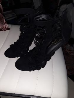 Open Toe Open Webby Like  (Olivia I Can't Pronounce Last Name U Can See It On Shoe