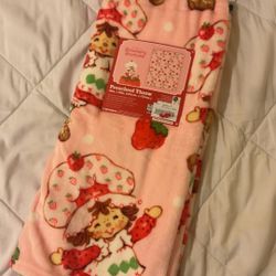Brand New Strawberry Shortcake Plush Throw Blanket (40” x 50”)