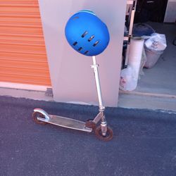 Razor Scooter/w Bell Helmet