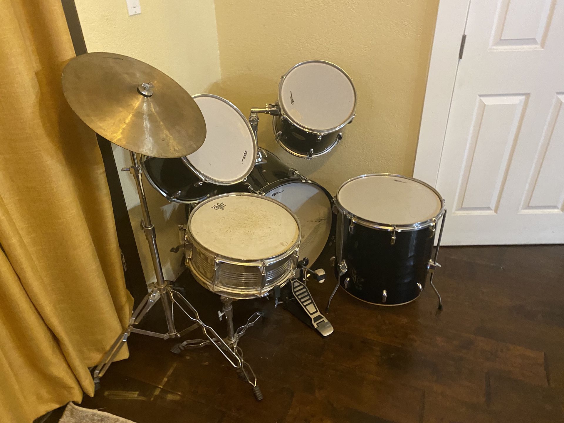 Groove Percussion Drum set