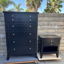 ASHLEY Black 5 Drawer Dresser And Nightstand