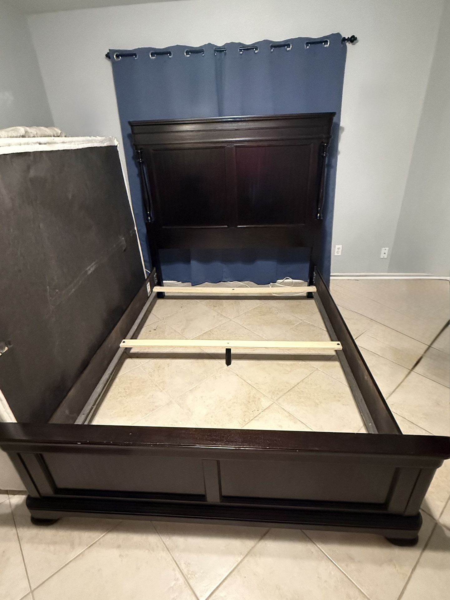 Sturdy 4 piece Solid/Hardwood Queen Bedroom set