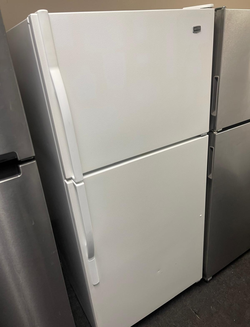 Maytag Top Freezer Fridge – White w/ Ice Maker, Clean