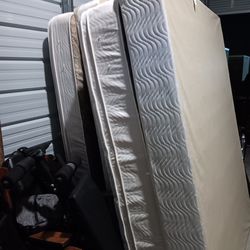 Queen Size Mattress And Box Springs 