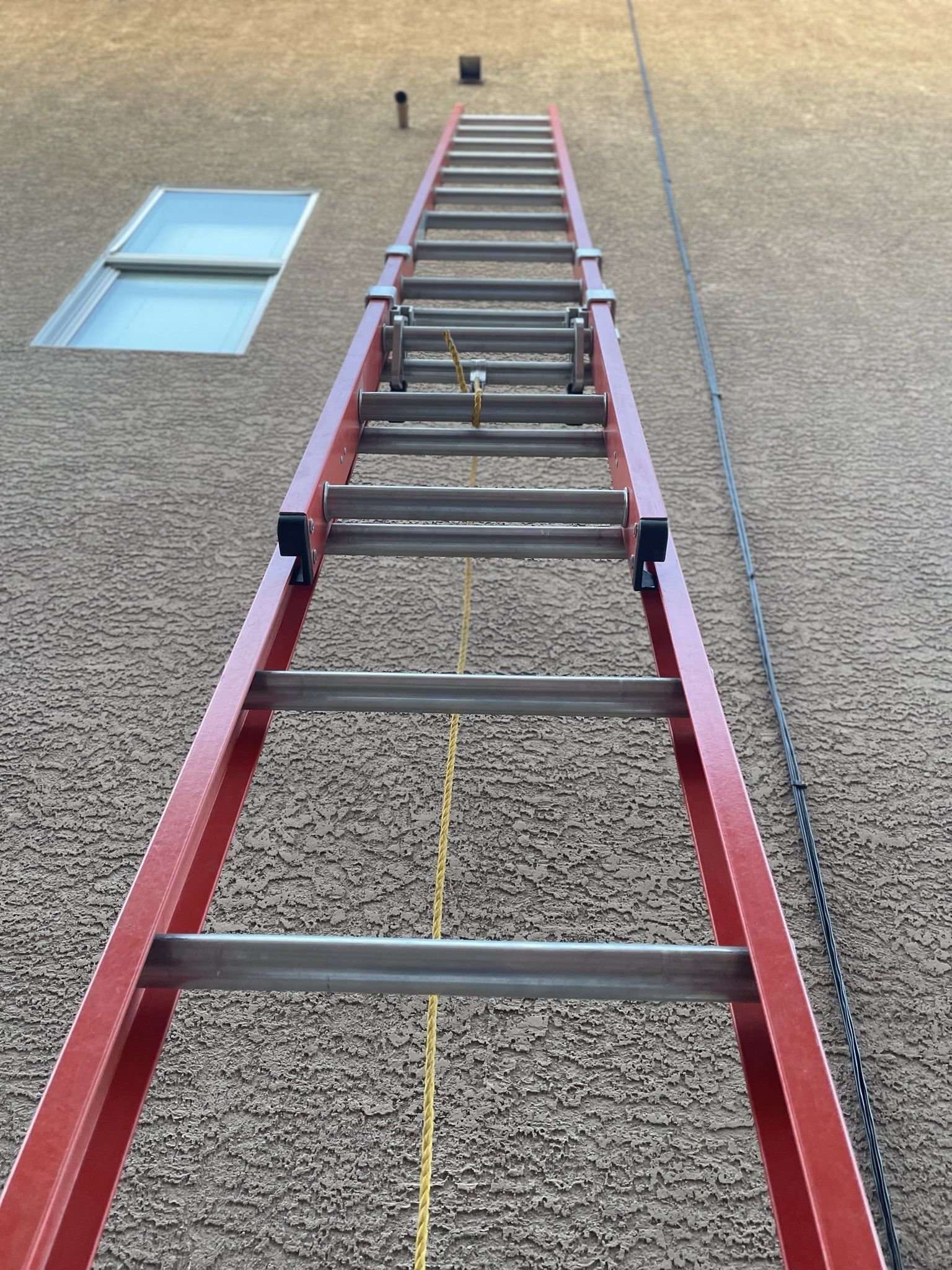 KELLER E R 5100 SERIES MODEL 5124 24' Fiberglass Extension Ladder TYPE IA HEAVY DUTY INDUSTRIAL 300 lb. Duty Rating (User and Material) NEW CONDITION