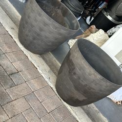 2 Extra Large Tree Planters Resin Plastic 20d 17h