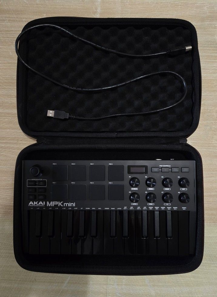 Akai Professional MPK Mini MK3 (Black) WITH Travel Case
