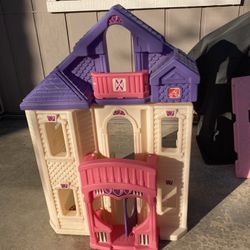 Step 2 Grand Balcony Large Barbie House