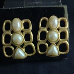 VINTAGE AVON EARRINGS
