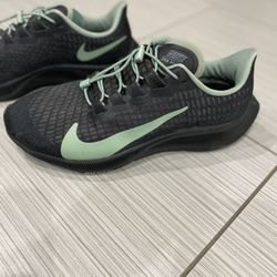 Nike Women’s Size 9
