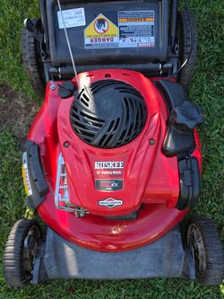 Huskee push lawnmower with bag