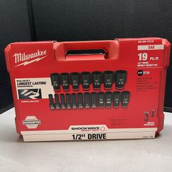 SHOCKWAVE 1/2 in. Drive SAE 6 Point Impact Socket Set (19-Piece) Milwaukee
