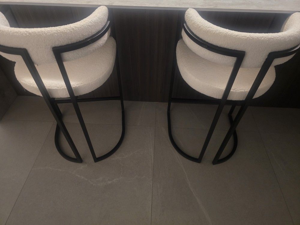 4 Cream Bar Stools