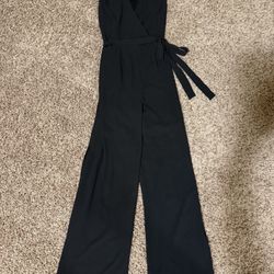 Classy Black Jumpsuit Romper Size Médium 