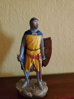 Medieval Knight Figurine 