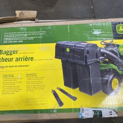 John Deere 42 in. Twin Bagger for 100 Series Tractors