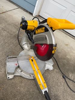 Dewalt 12” dual bevel sliding miter saw