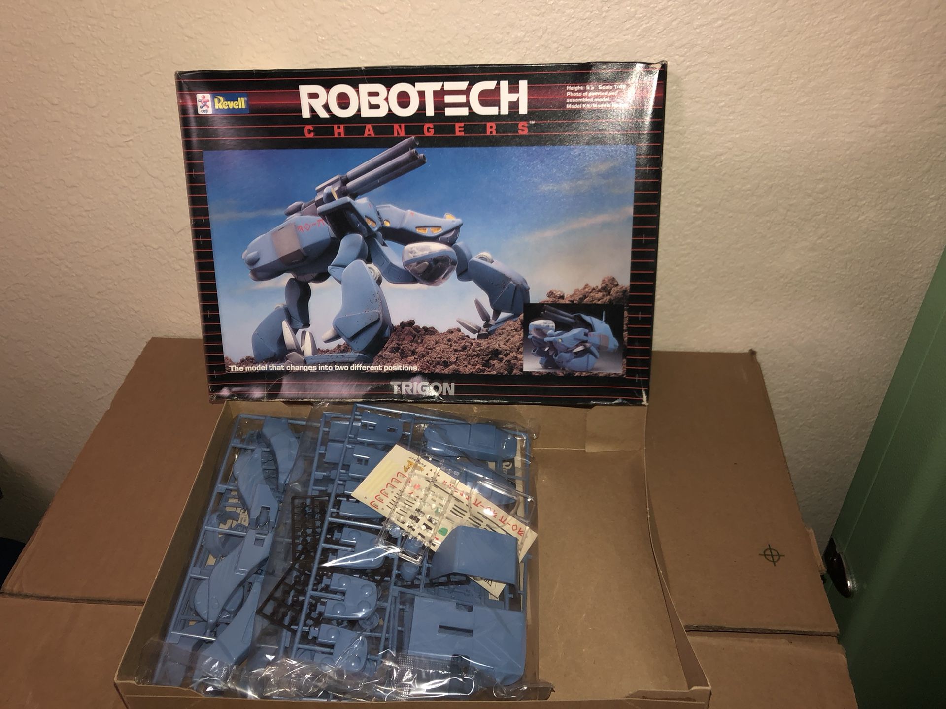 Revell Robotech Changers Trigon Model Kit