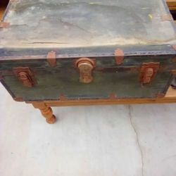 Vintage 1940s Trunk