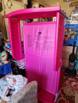 Pink toddlers bed