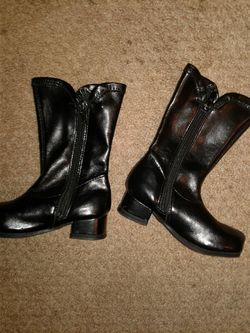 Kids boots size 6c