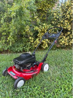 SNAPPER NINJA RECYCLING MULCHER  SELF-PROPELLED LAWNMOWER POWERED BY KAWASAKI FJ180V ENGINE. SHARP BLADE, FRESH OIL CHANGE, READY FOR WORK.