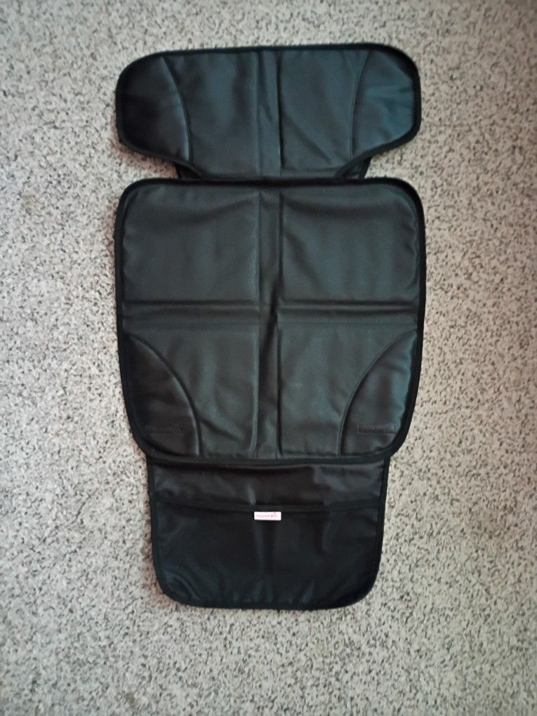 Munchkin seat protector 