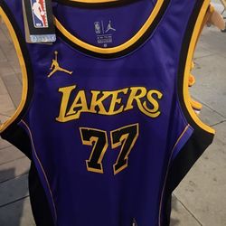 Lakers Jersey #77