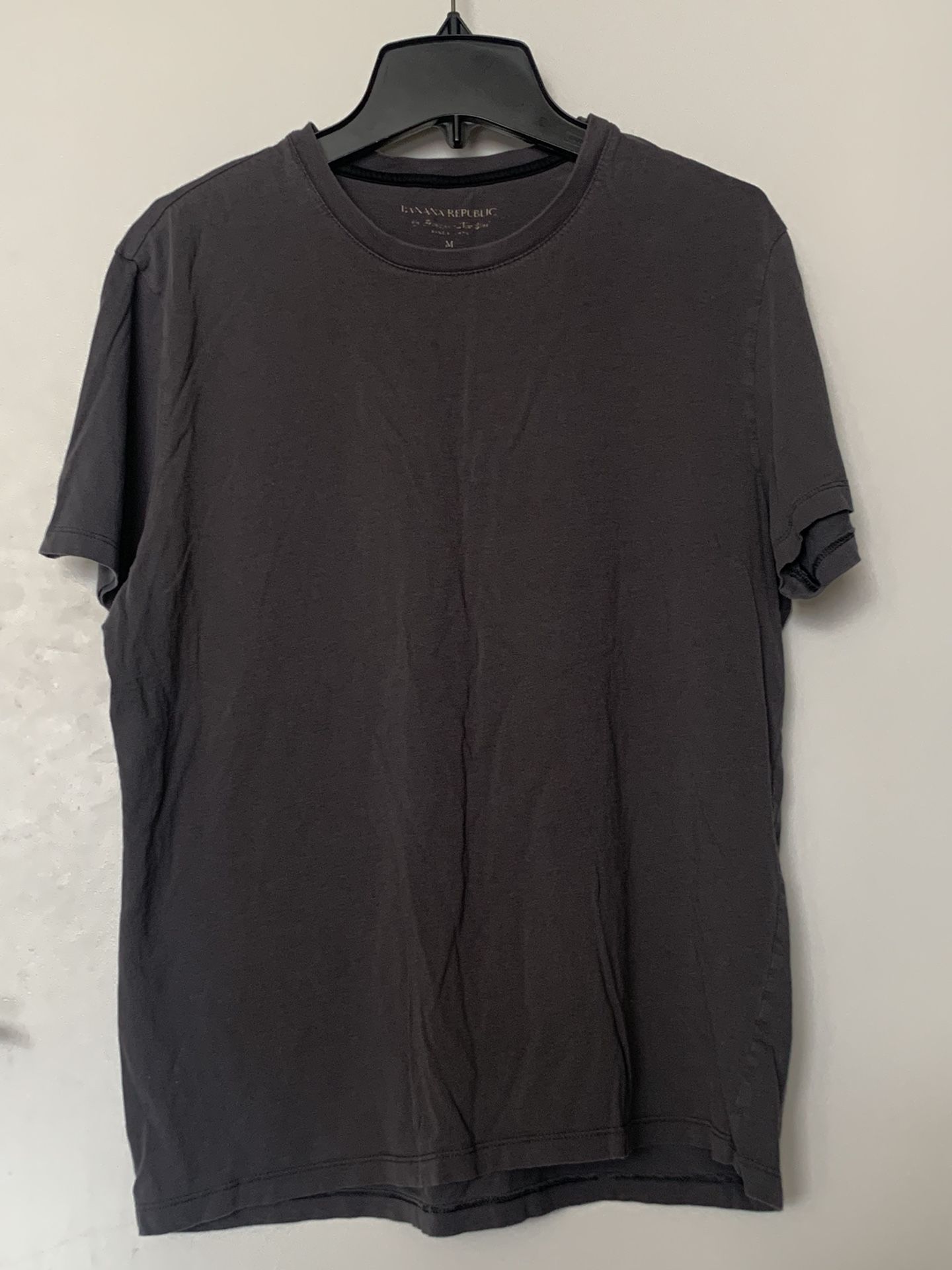 Mens Banana Republic T Shirt size medium 