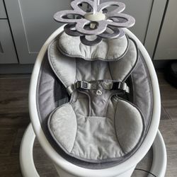 Munchkin Swing With Mobile 
