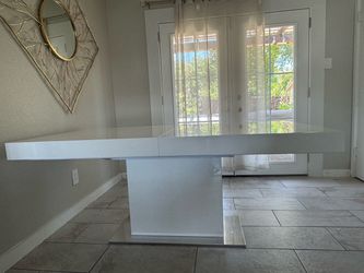 White dinner Table