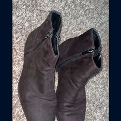 $60 Size 11.5 Calvin Klein Suede Boots 