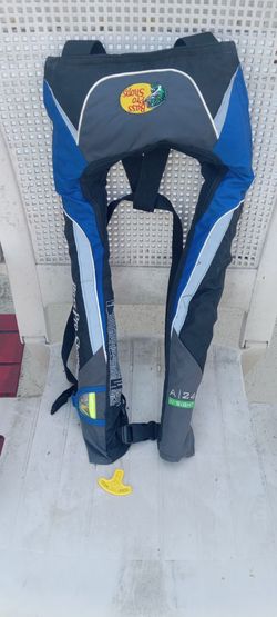 Inflatable life vest