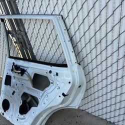 2018 nissan rogue sv - Rear Passenger Side door damaged
