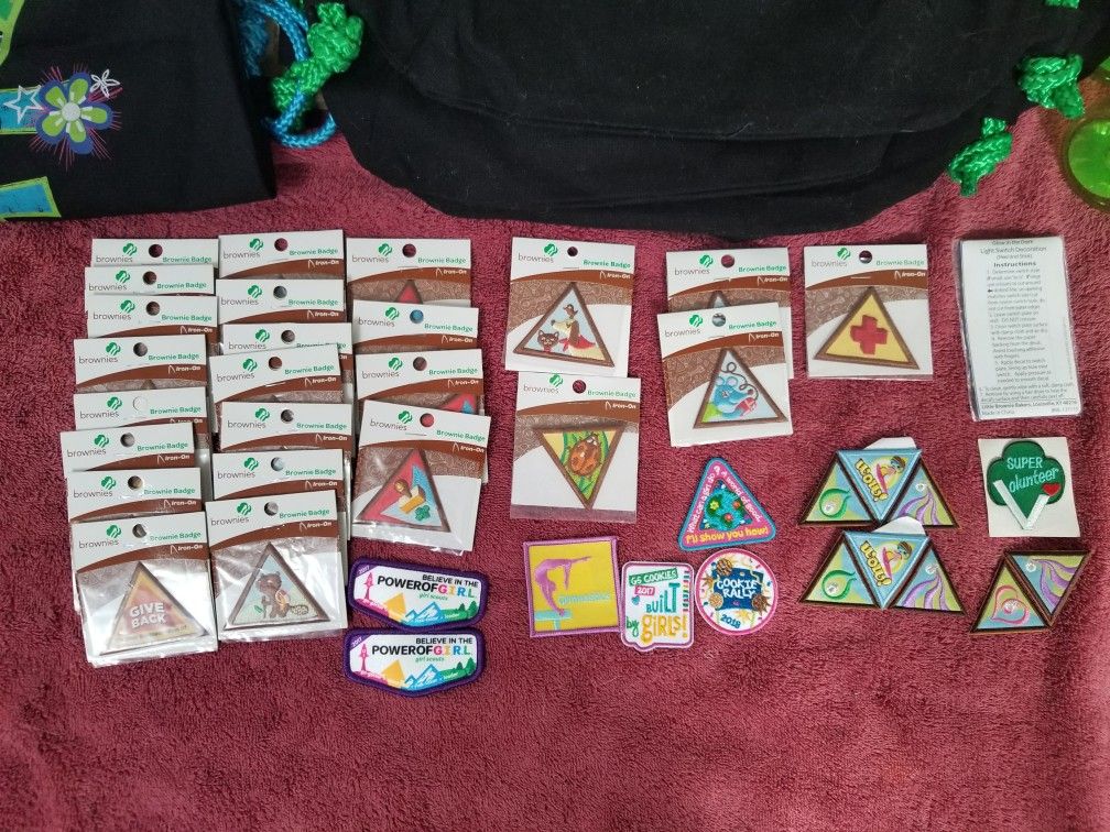 NEW: Girl Scouts (Brownie) LOT - badges, bags, bottles, etc.