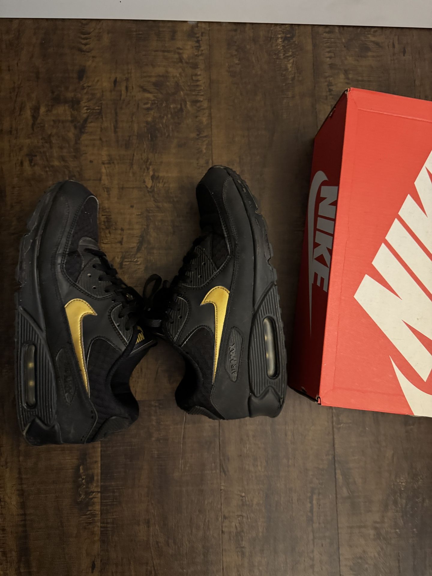 NIKE AIR MAX 90 ESSENTIAL