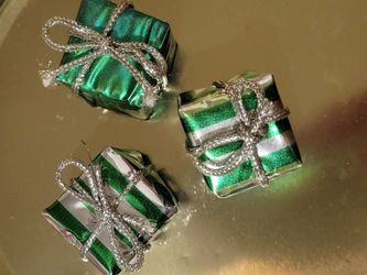 3 miniature Christmas presents